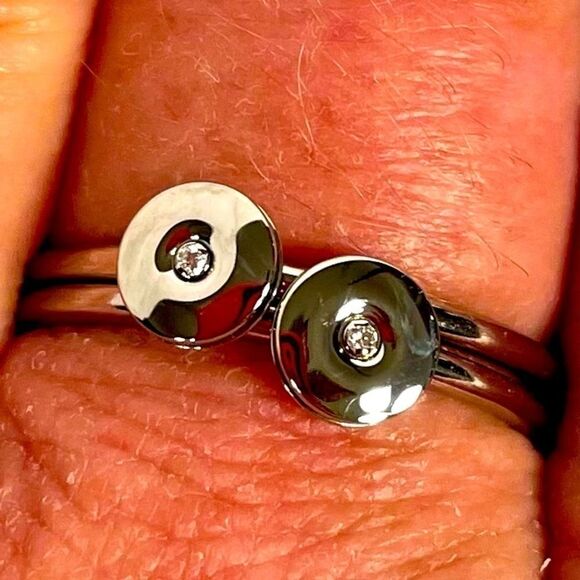 CALVIN KLEIN WOMEN’S 2 PRECIOUS RINGS SILVER - Picture 2 of 11